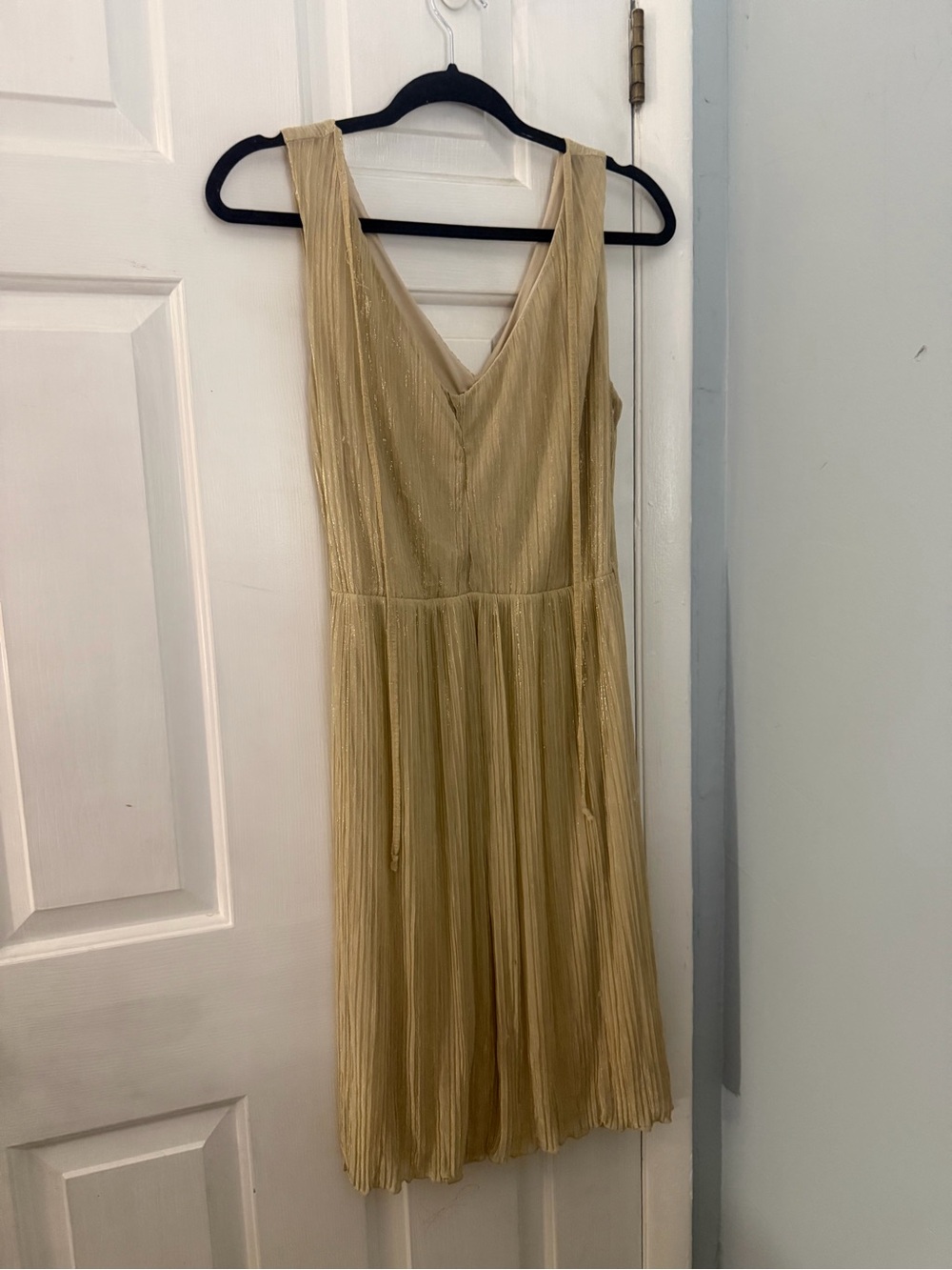 Worthington Gold Sleeveless V-Neck Pleated Midi Dress